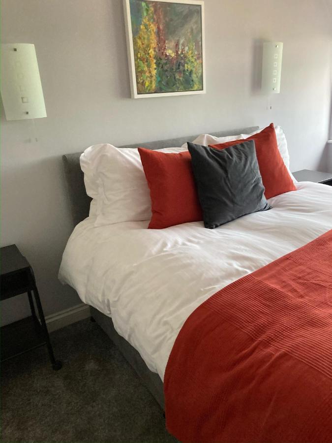 The Six Bells Hotel Beenham ภายนอก รูปภาพ