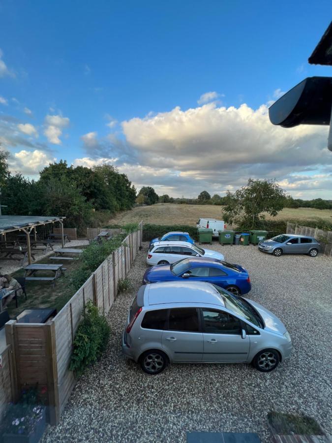 The Six Bells Hotel Beenham ภายนอก รูปภาพ