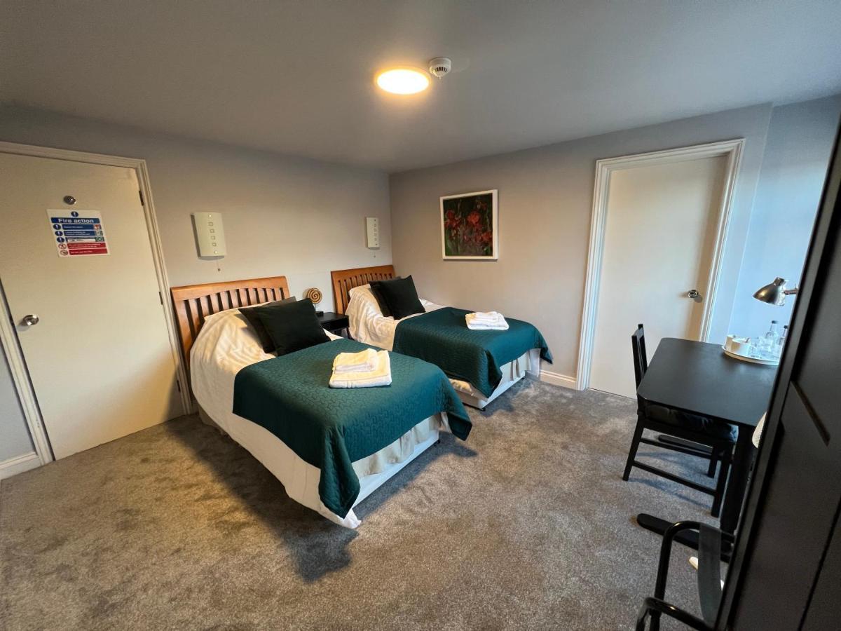 The Six Bells Hotel Beenham ภายนอก รูปภาพ