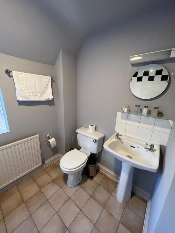 The Six Bells Hotel Beenham ภายนอก รูปภาพ