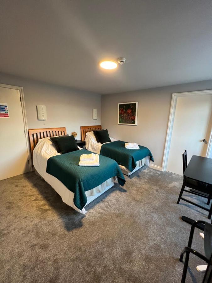 The Six Bells Hotel Beenham ภายนอก รูปภาพ