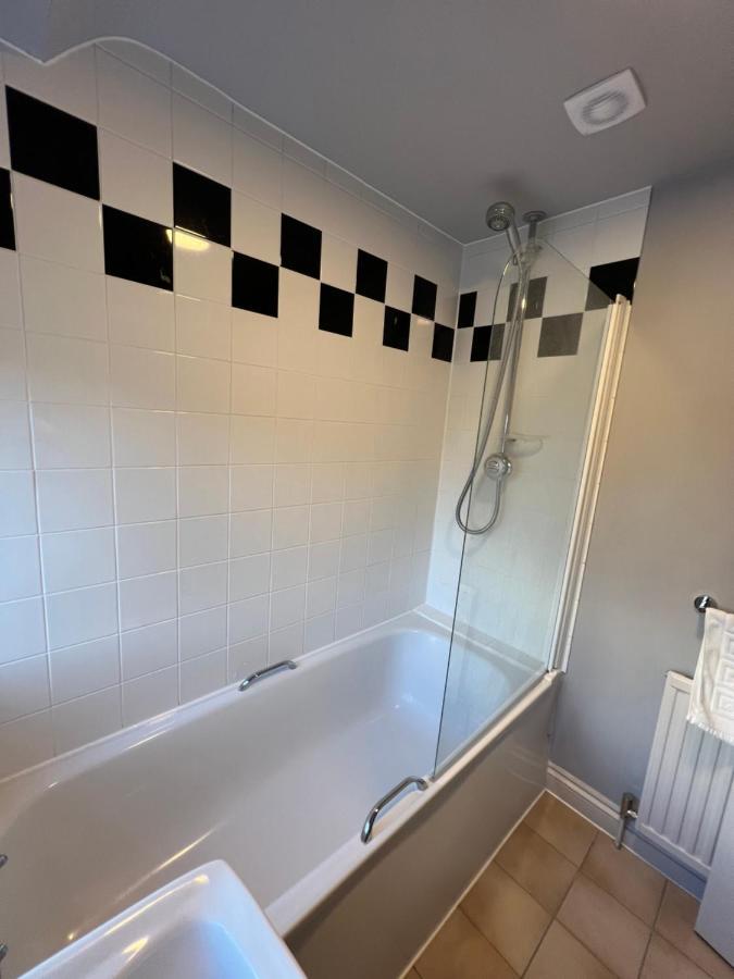 The Six Bells Hotel Beenham ภายนอก รูปภาพ