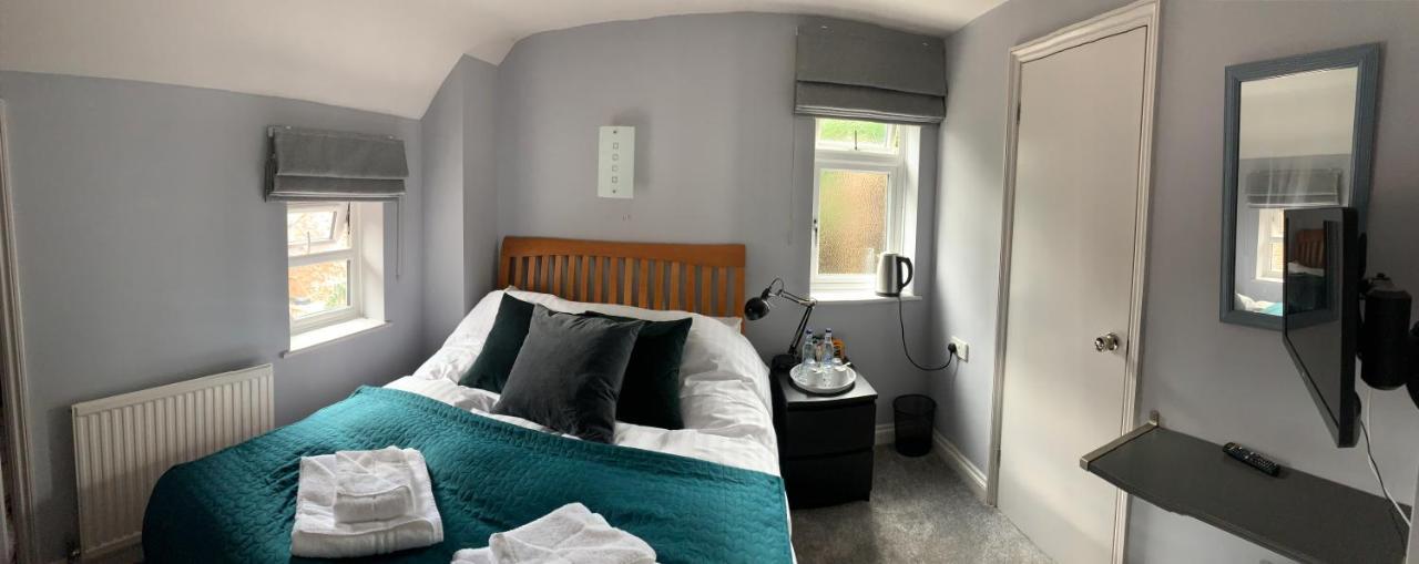 The Six Bells Hotel Beenham ภายนอก รูปภาพ