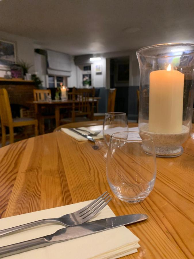 The Six Bells Hotel Beenham ภายนอก รูปภาพ